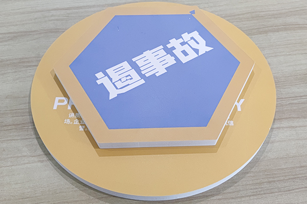 得馬Z3巡邊高速雕刻機(jī)切割的PVC 得馬Z3巡邊高速雕刻機(jī)切割的PVC